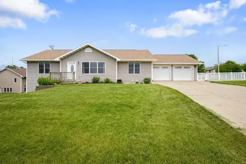 304 E Madison St, Dodgeville, WI 53533