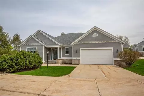 9 Settler Hill Cir, Madison, WI 53717
