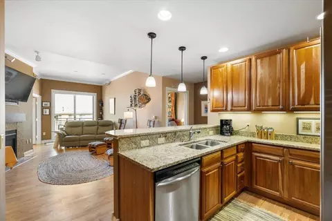360 W Washington Ave #1214, Madison, WI 53703
