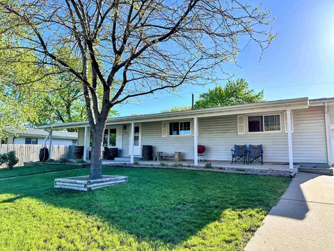1108 S 5th St, Prairie Du Chien, WI 53821