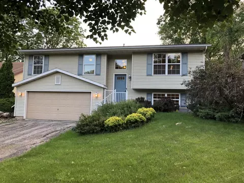 2824 Warner Ln, Madison, WI 53713