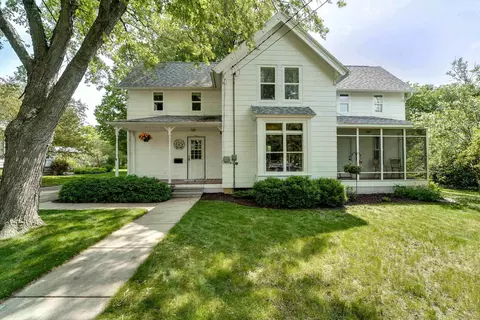 246 4th St, Prairie Du Sac, WI 53578