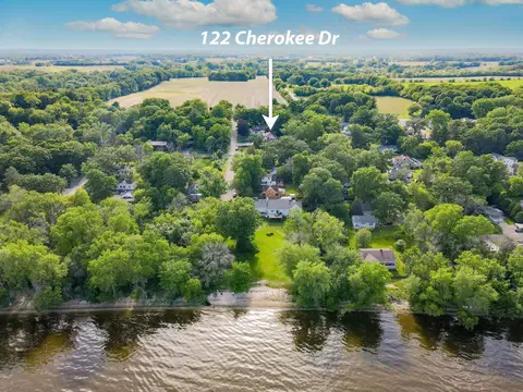 122 Cherokee Dr, Edgerton, WI 53534