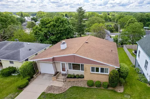 822 W Pleasant St, Portage, WI 53901