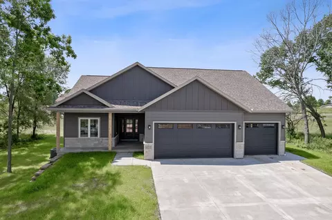 422 Prairie View Dr, Portage, WI 53901