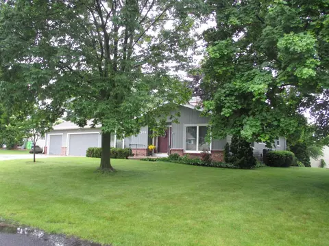 1009 Georgetown Ter, Beaver Dam, WI 53916