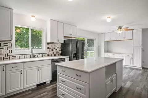 18 Coffey Cir, Madison, WI 53716