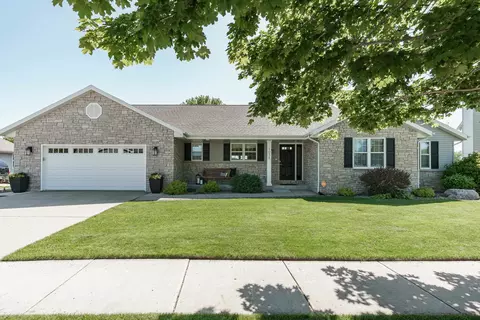 1038 Summerhill Dr, Janesville, WI 53546