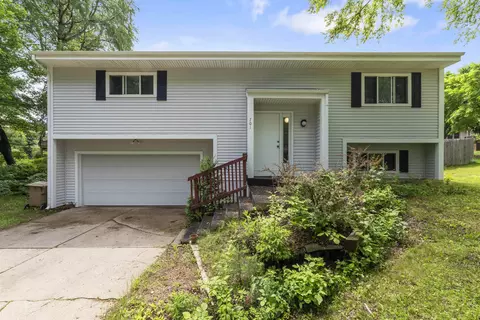 701 Pebble Beach Dr, Madison, WI 53717