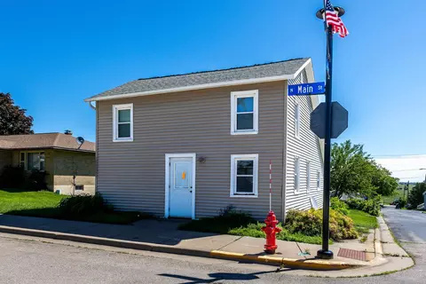 1710 23rd St, Hazel Green, WI 53811