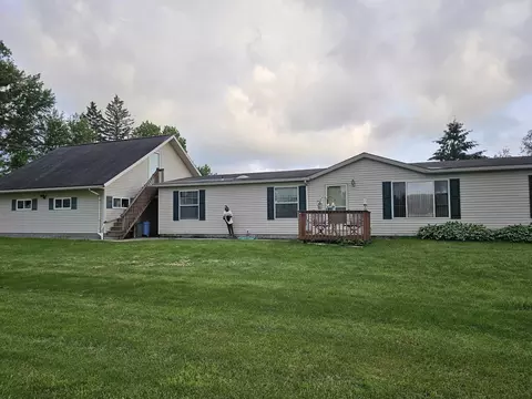 207 Chestnut Dr, Elroy, WI 53929