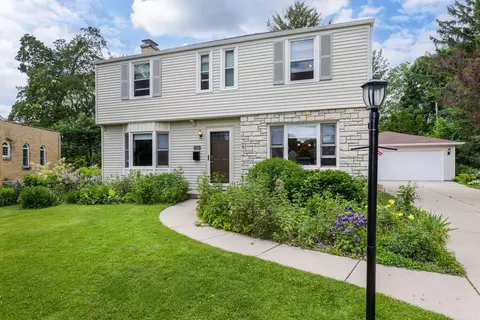 1133 Columbus Cir, Janesville, WI 53545