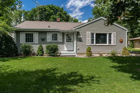 2531 Crestview Dr, Beloit, WI 53511