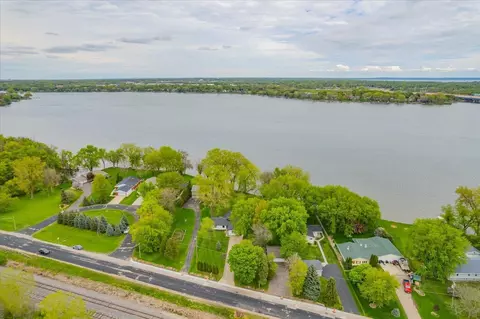 1781 Butte Des Morts Beach Rd, Neenah, WI 54956