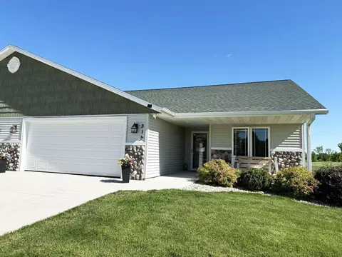 315 E Hamilton St, Fox Lake, WI 53933