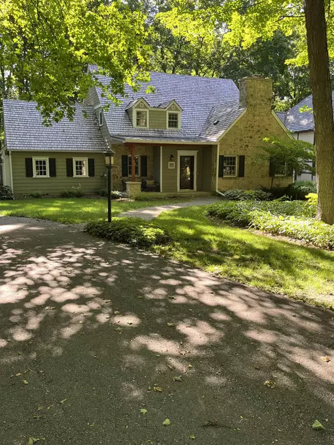 714 Farwell Dr, Madison, WI 53704