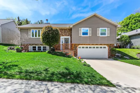 7806 E Oakbrook Cir, Madison, WI 53717