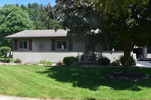 431 Hart Dr, Clinton, WI 53525
