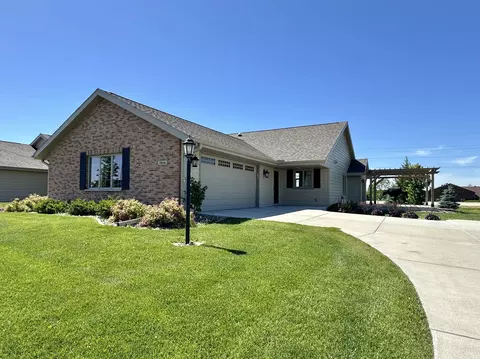 3844 Red Hawk Ct, Janesville, WI 53546