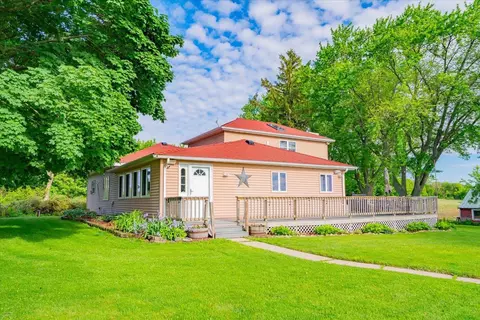 684 E Church Rd, Cambridge, WI 53523