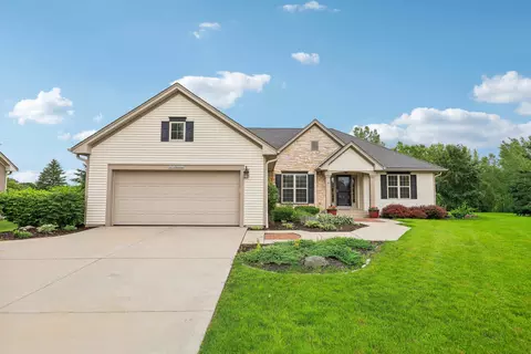 w226n4144 Sunder Creek Ct, Pewaukee, WI 53072