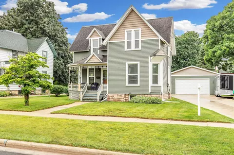 27 Garfield Ave, Evansville, WI 53536