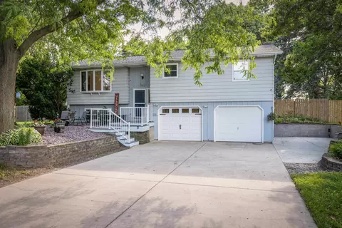 2610 Simpson Dr, Cottage Grove, WI 53527