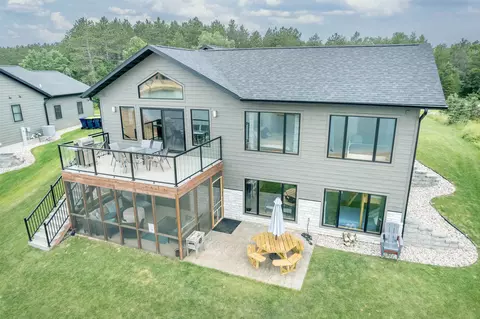 w5911 Beach Cottage Drive, New Lisbon, WI 53950