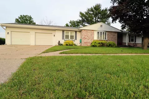 1737 Garden Dr, Janesville, WI 53546