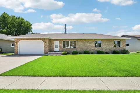 700 Raymond Rd, Waunakee, WI 53597