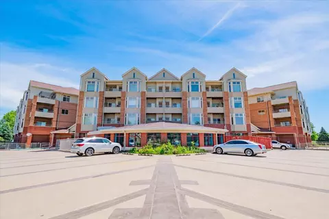 301 Harbour Town Dr #202, Madison, WI 53717