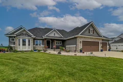 6768 Morning Dew Ln, Sun Prairie, WI 53590