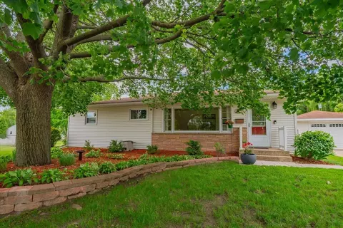 509 Pflaum Rd, Madison, WI 53716