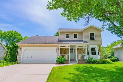 7877 E Oakbrook Cir, Madison, WI 53717