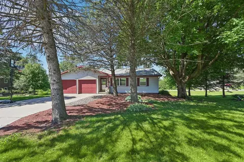 303 Manor Dr, Mount Horeb, WI 53572