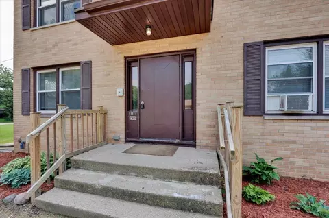 290 Orchard Dr, Oregon, WI 53575