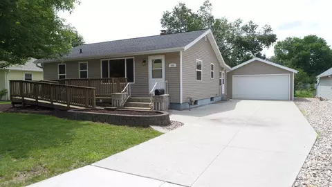 309 7th St, Prairie Du Sac, WI 53578