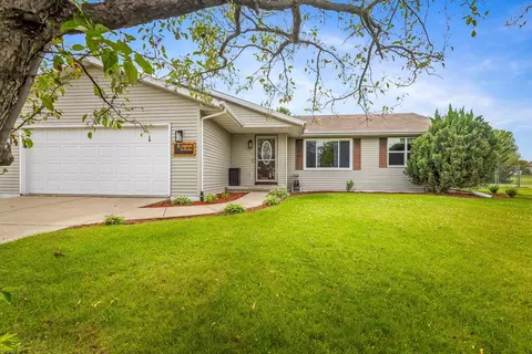 53 Debbie Dr, Evansville, WI 53536