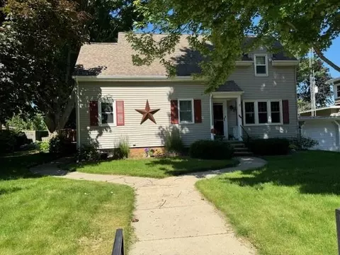 706 Beaver St, Beaver Dam, WI 53916