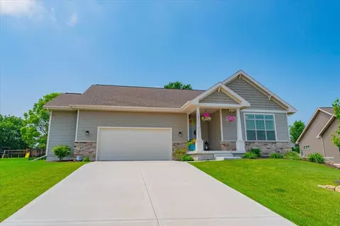 105 Walter Ct, Mount Horeb, WI 53572