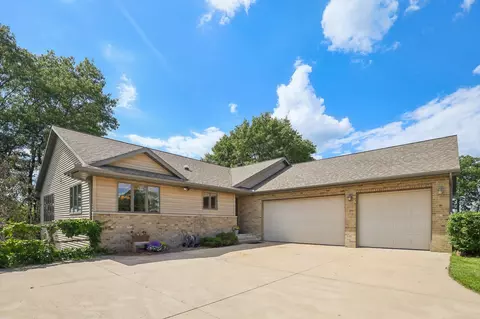 2912 Bluebird Dr, Portage, WI 53901