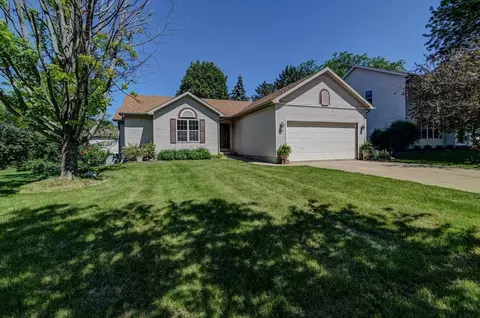 208 N Musket Ridge Dr, Sun Prairie, WI 53590