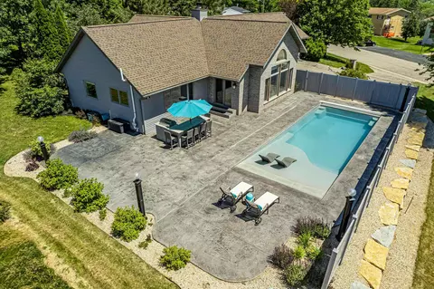 1019 8th St, New Glarus, WI 53574