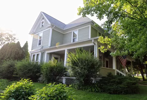 990 N 4th St, Platteville, WI 53818