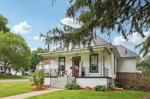 203 10th St, Baraboo, WI 53913