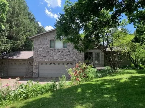1091 Black Oak Trl, Deerfield, WI 53531