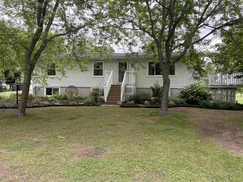182 Arnold St, Berlin, WI 54923