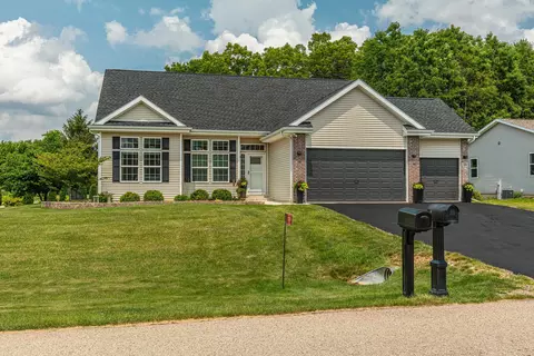 1109 E Superior Dr, Edgerton, WI 53534