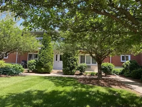 5343 Garden View Ct, Madison, WI 53713
