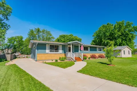 330 Meadow Ln, Mazomanie, WI 53560